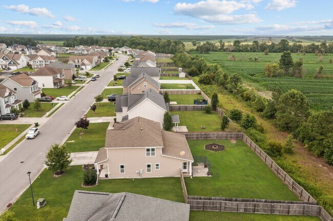 Building Photo - 4 Bedroom Home in Carolina Plantations!