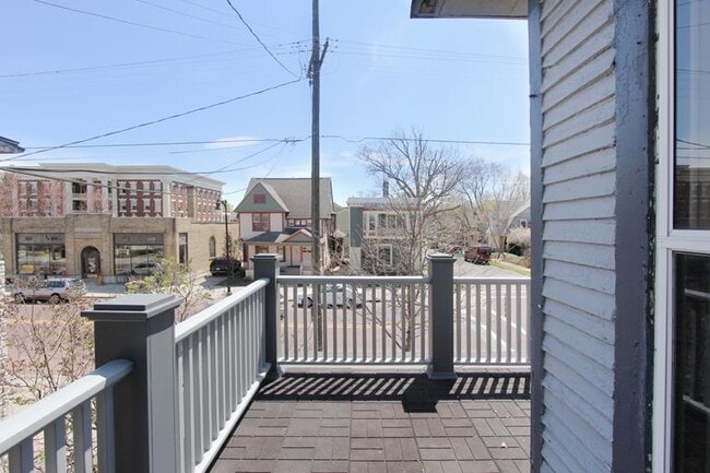 Building Photo - 843 Cherry St SE