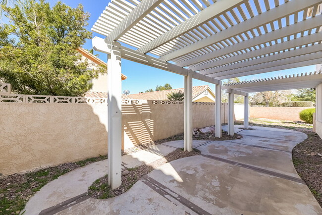 Building Photo - 1732 Blanchard Dr