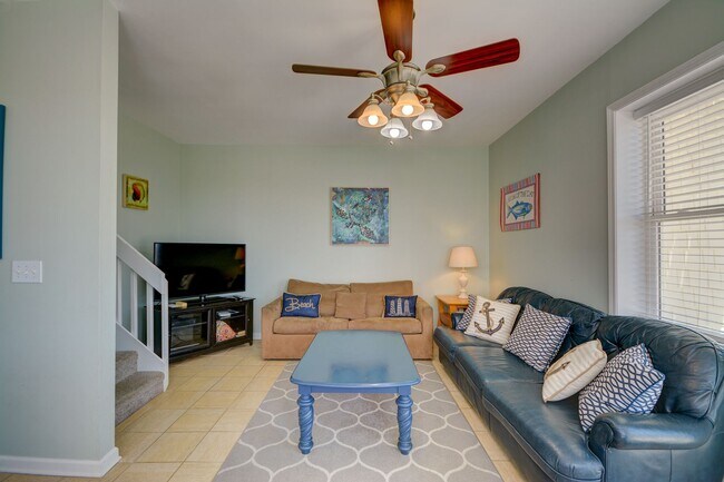 Building Photo - 3812 Island Dr