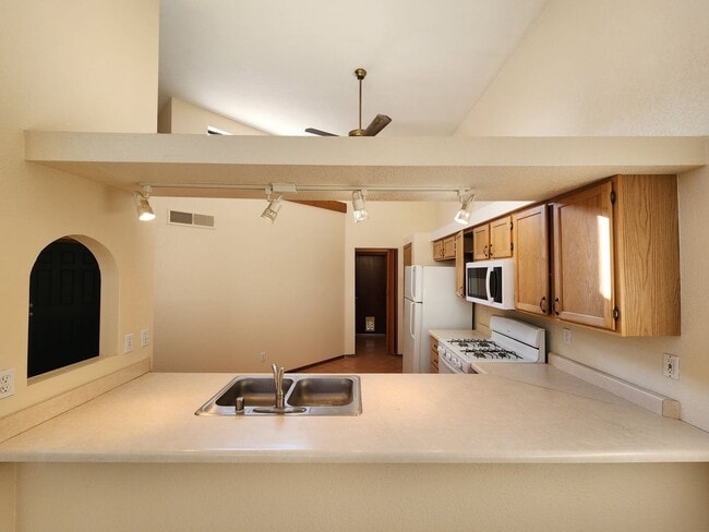 Building Photo - 2050 Pinecone Way