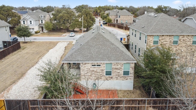 Building Photo - 805 Sandhill Branch Dr