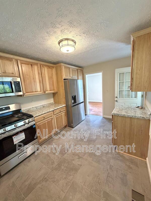 Building Photo - 2101 Holly Hill Dr