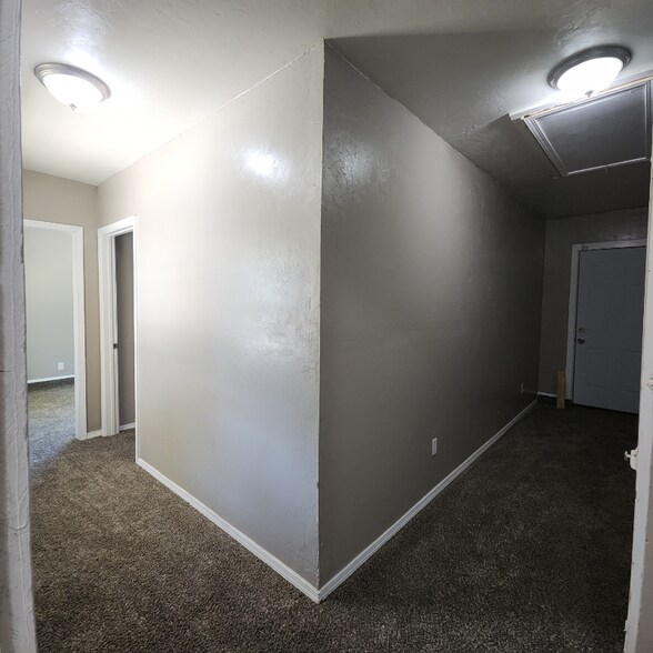 Building Photo - 908 Moraine Ave