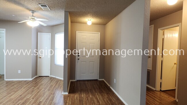 Building Photo - 8005 Mosstree Dr