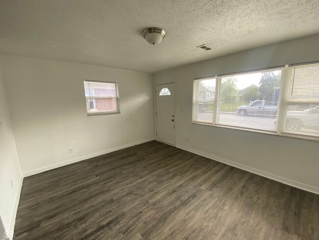 Building Photo - 621 N Oxford St