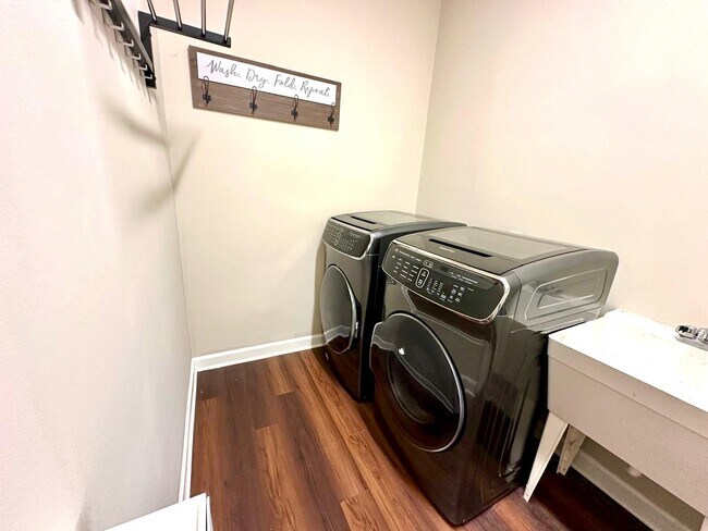 Building Photo - 311 Palmerston Ln