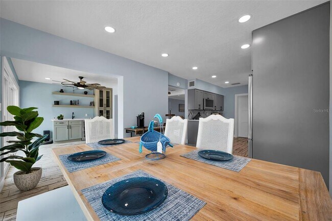 Building Photo - 17727 Long Point Dr