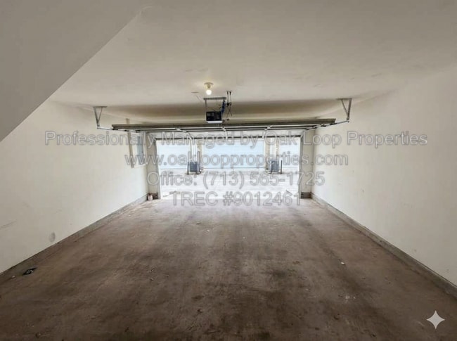 Building Photo - 1253 W 17th St