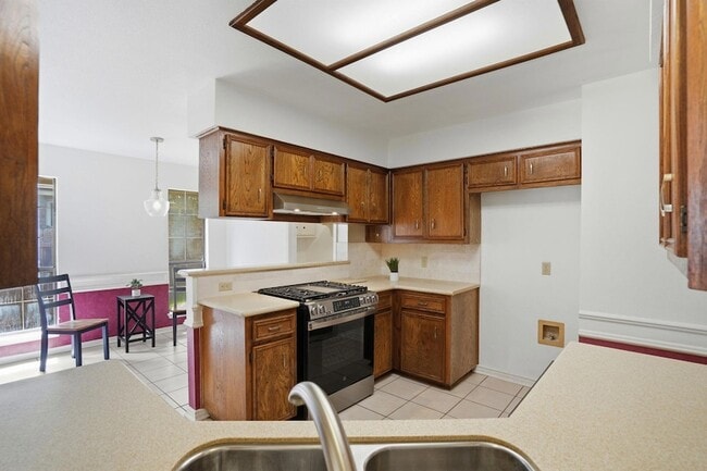 Building Photo - 306 Woodstone Dr