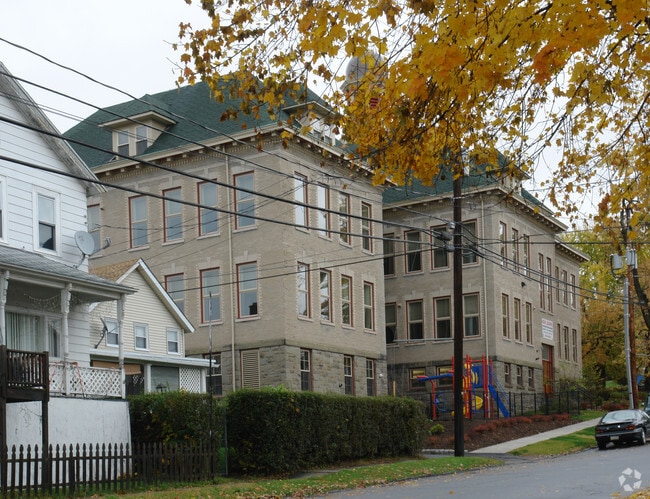 Building Photo - Harriet Beecher Stow Apartments