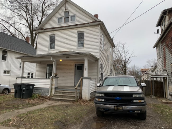 Primary Photo - 1380 Moore St