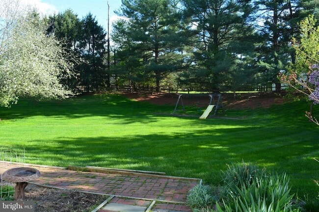 Building Photo - 2 Lopa Ct