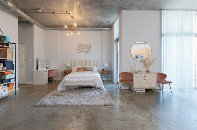 Building Photo - 2100 Van Buren St