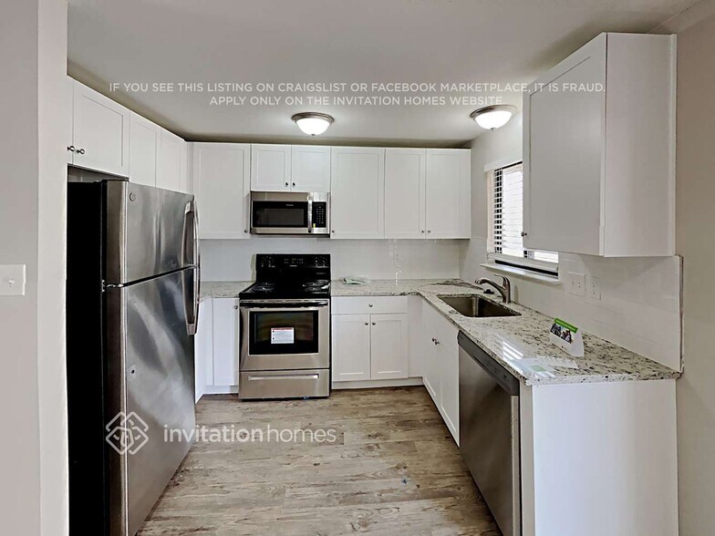 Building Photo - 12150 Bellaire St