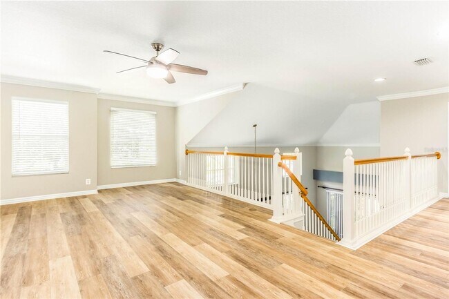 Building Photo - Gated Community Townhome 3br/2.5ba/2 Car G...