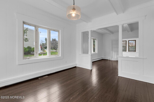 Building Photo - 18 Holly St