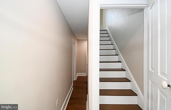 Building Photo - 232 Morgan St