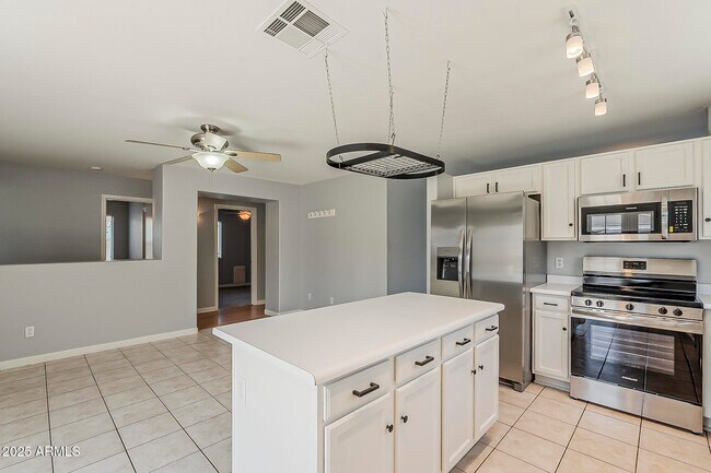 Building Photo - 3029 W Matthew Dr