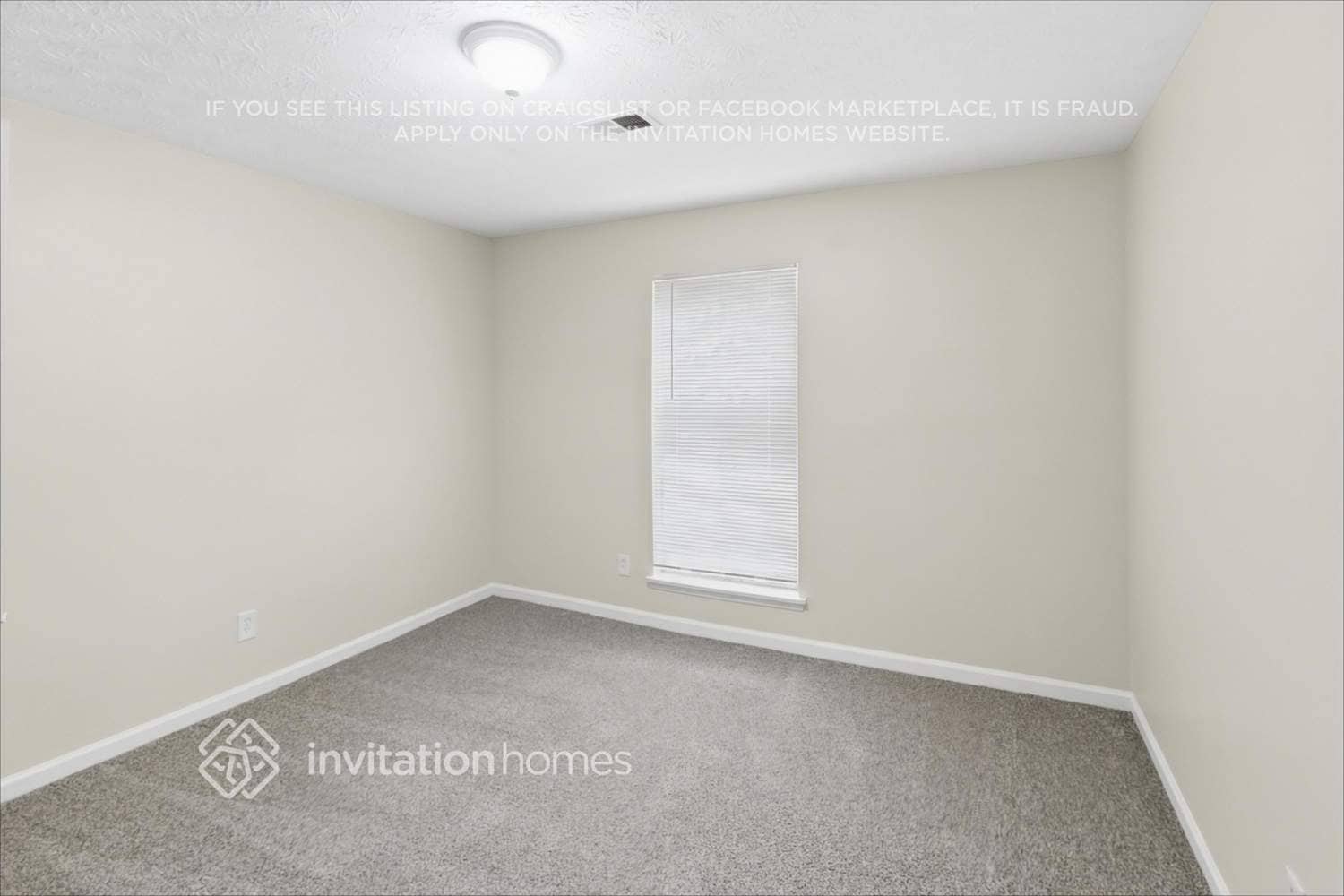 Building Photo - 614 Oxford Hall Dr SW