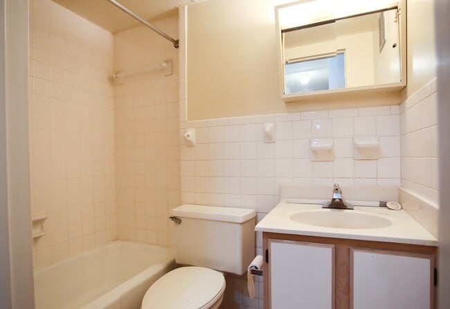 Building Photo - 1800 Jefferson Park Ave