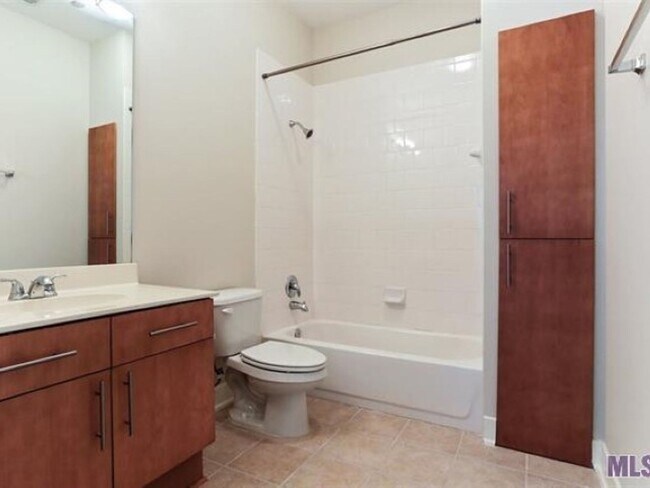 Building Photo - 7707 Bluebonnet Blvd