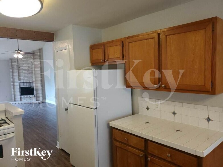 Building Photo - 21134 Western Valley Dr