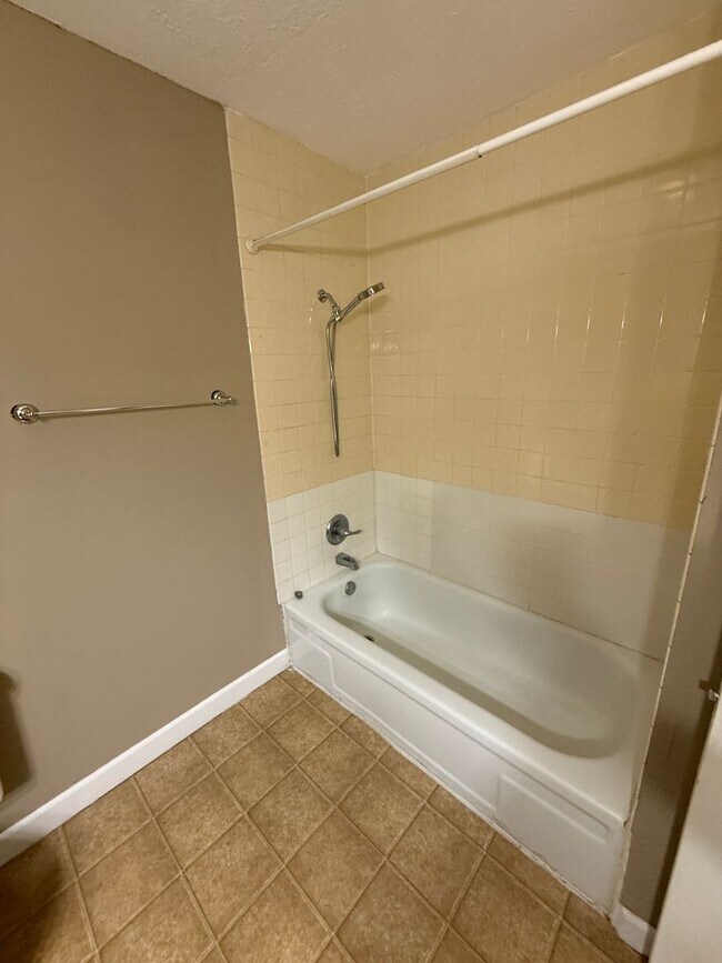 Building Photo - 422/424 N 8th Street