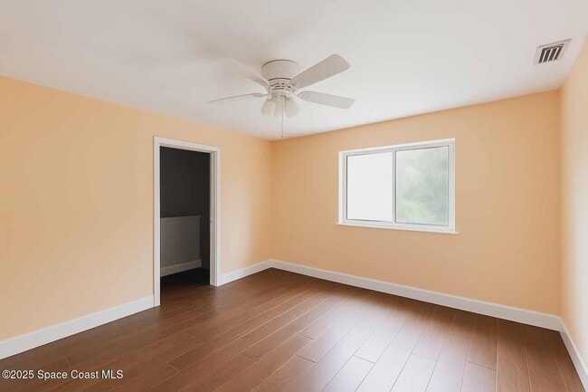 Building Photo - 1112 Broadmoor Dr