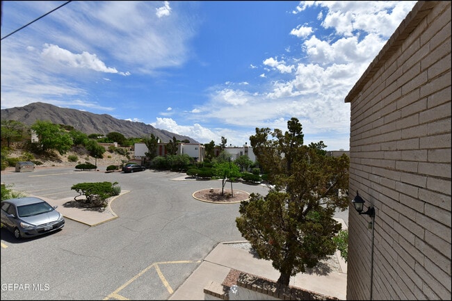 Building Photo - 6201 Escondido Dr