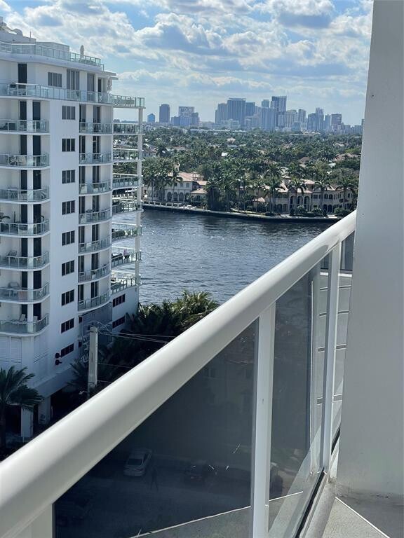 Building Photo - 336 N Birch Rd