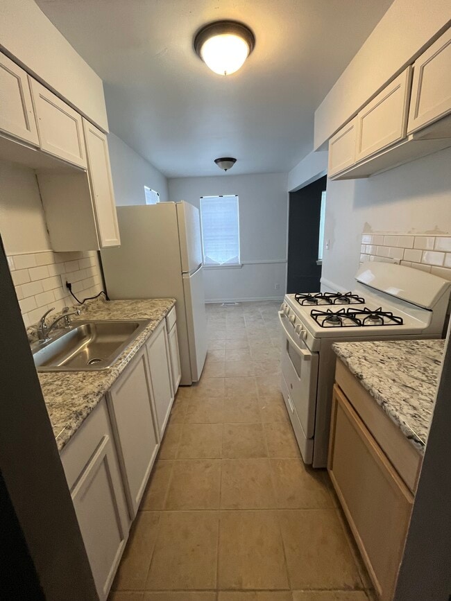 Building Photo - 1950 Nelawood Rd