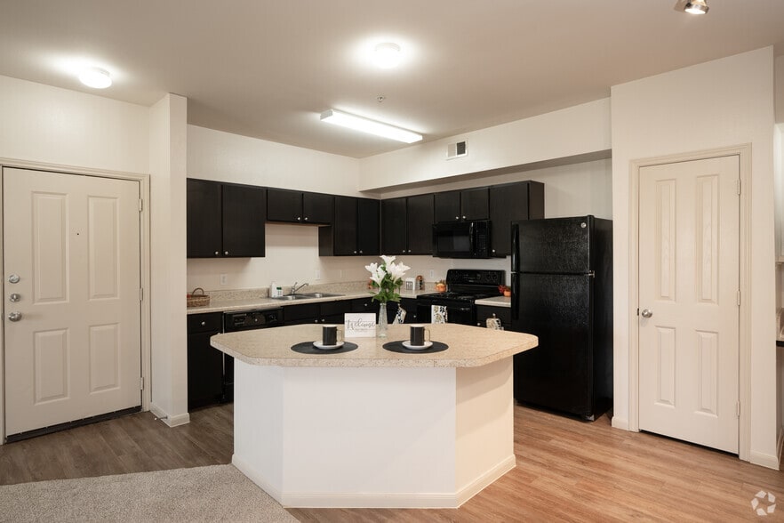 1BR, 1BA - 842SF - Kitchen - Paseo Pointe