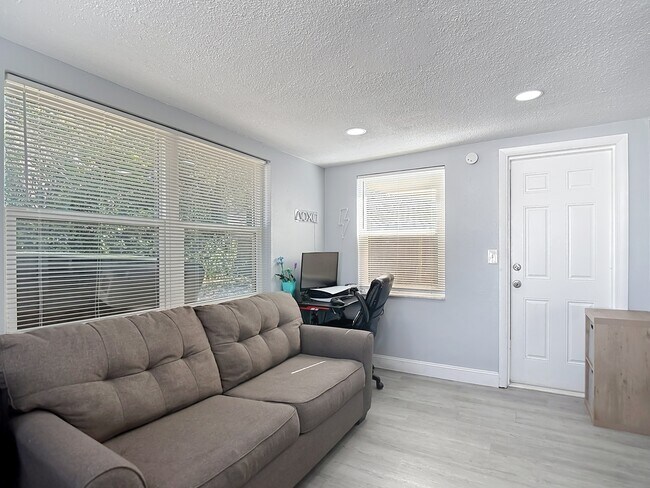 Building Photo - 5913 Appletree Rd