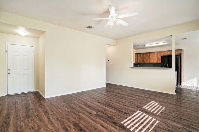 Building Photo - Welcome to this charming 3-bedroom, 2-bath...