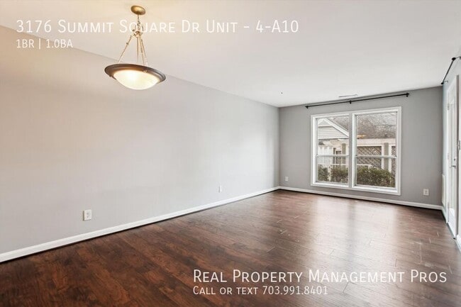 Building Photo - 3176 Summit Square Dr