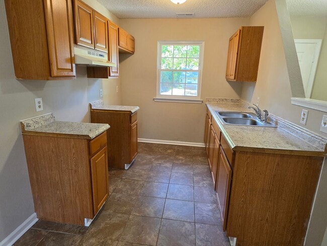 Building Photo - 323 Kentucky Dr