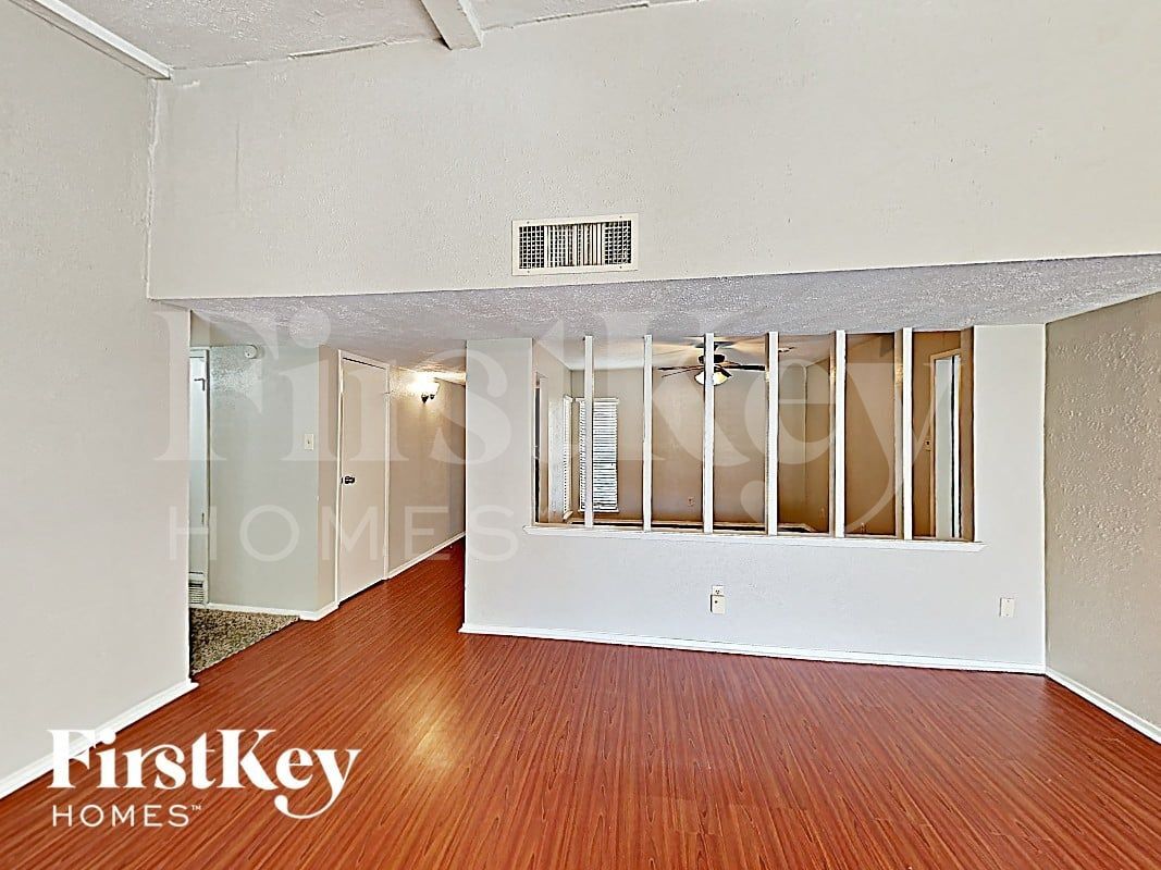 Building Photo - 16934 Macleish Dr