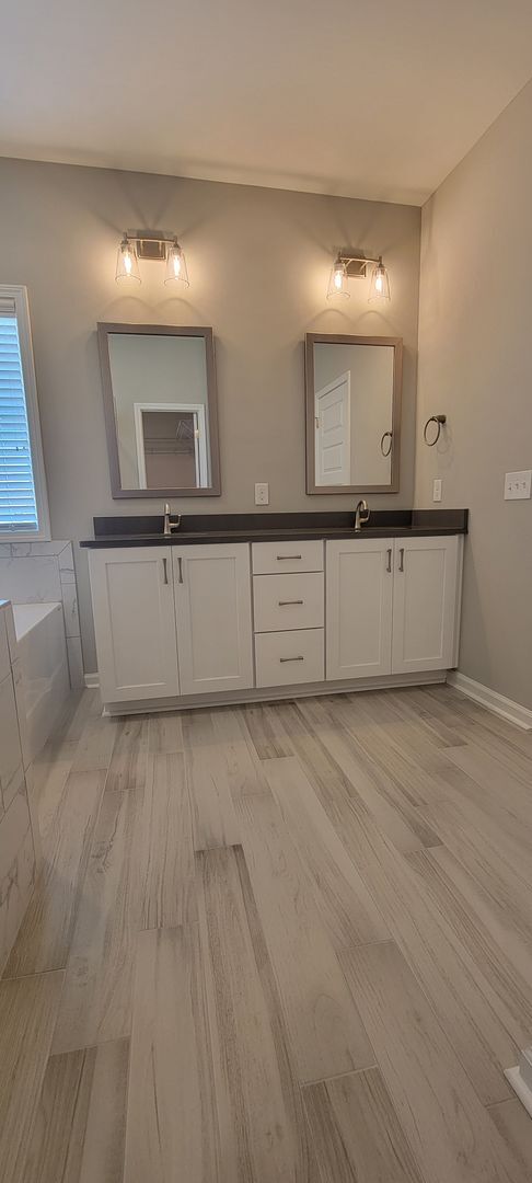 Building Photo - BEAUTIFUL HOME in the Desirable Hedgefield subdivision in Prattville.