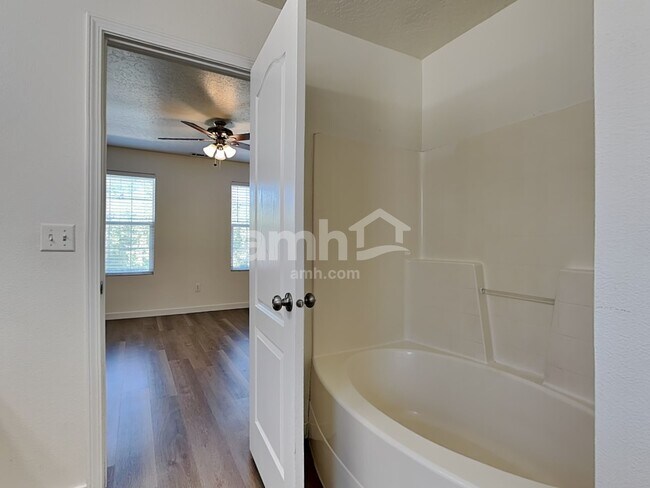 Building Photo - 9707 W Brogan Dr