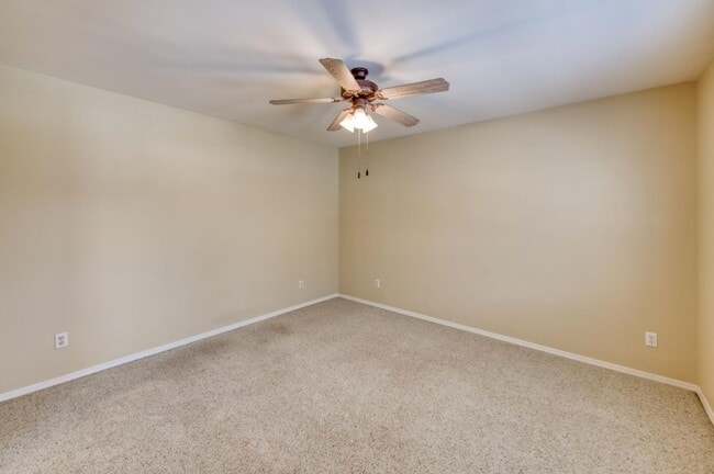 Building Photo - 3750 W Vincent Ln