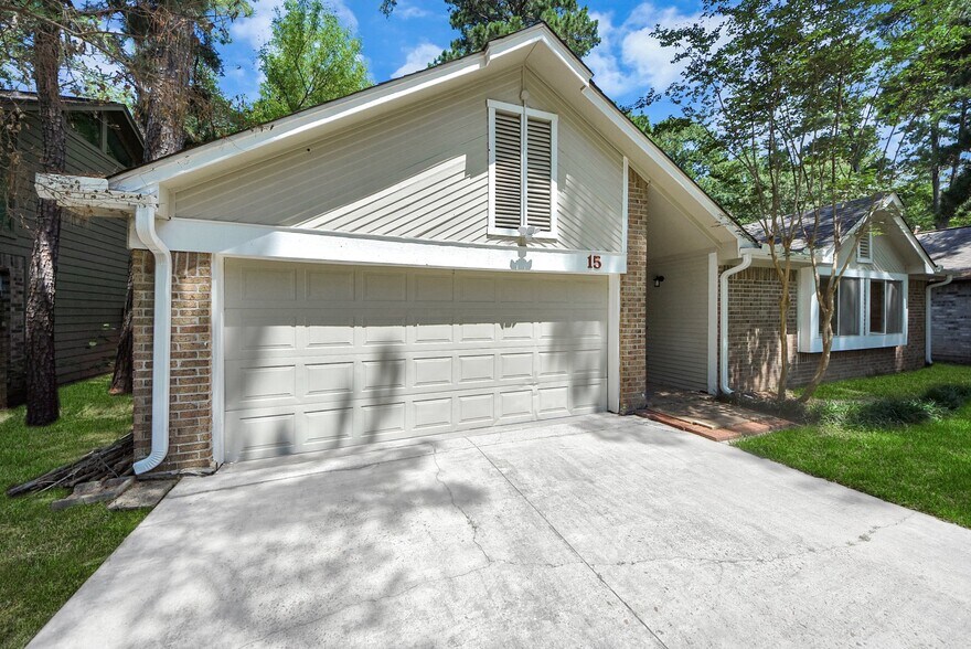 Building Photo - 15 Brentwood Oaks Ct