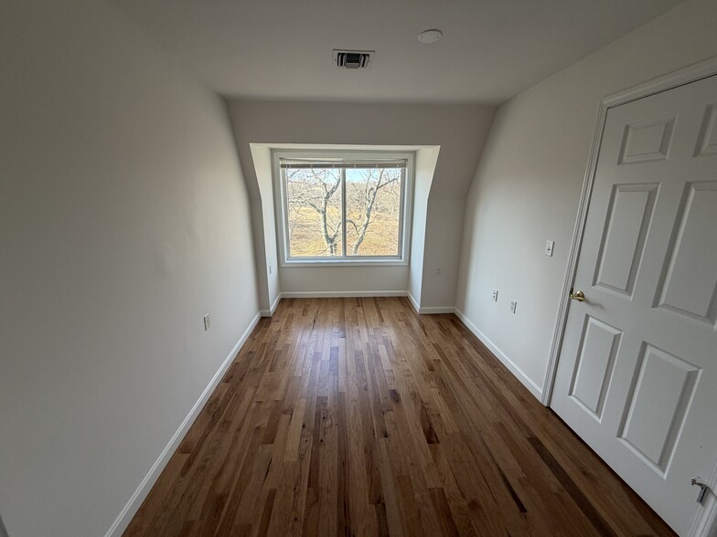 Building Photo - 332 Jamaicaway