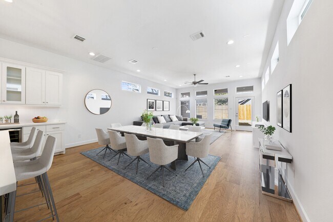 Building Photo - 1127 E 23rd St