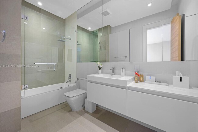 Building Photo - 3260 NE 165th St