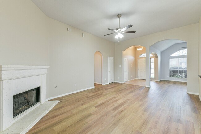 Building Photo - 2212 Highland Crossing Dr