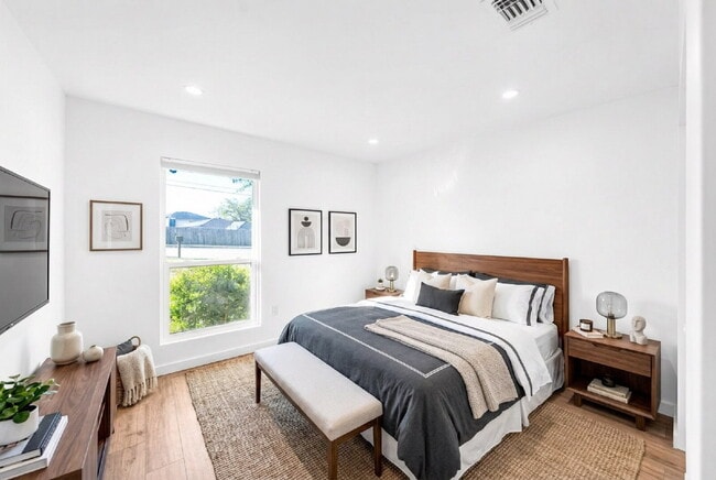 Building Photo - Gorgeous New Remodel with a Bright and Open Floorplan