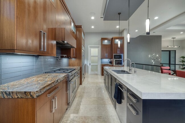 Building Photo - 675 Scenic Rim Dr