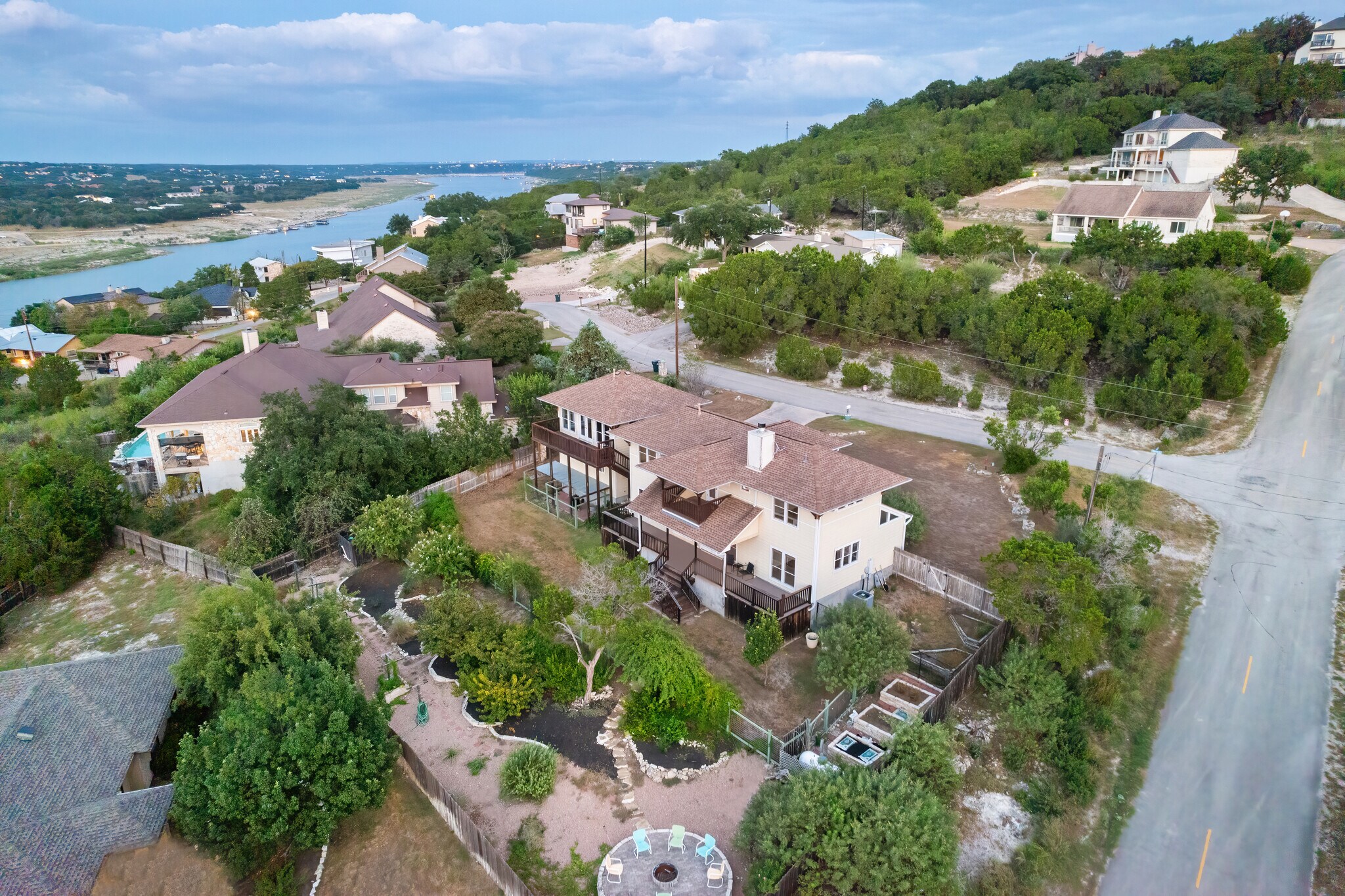 Aerial view - 500 Sinclair Dr