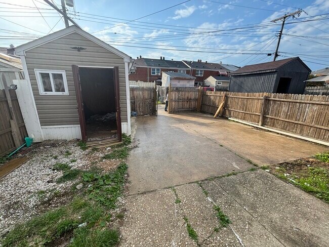 Building Photo - 4 bedroom townhouse Dundalk